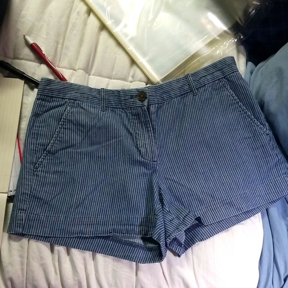 Gap striped  short shorts - Picture 1 of 2